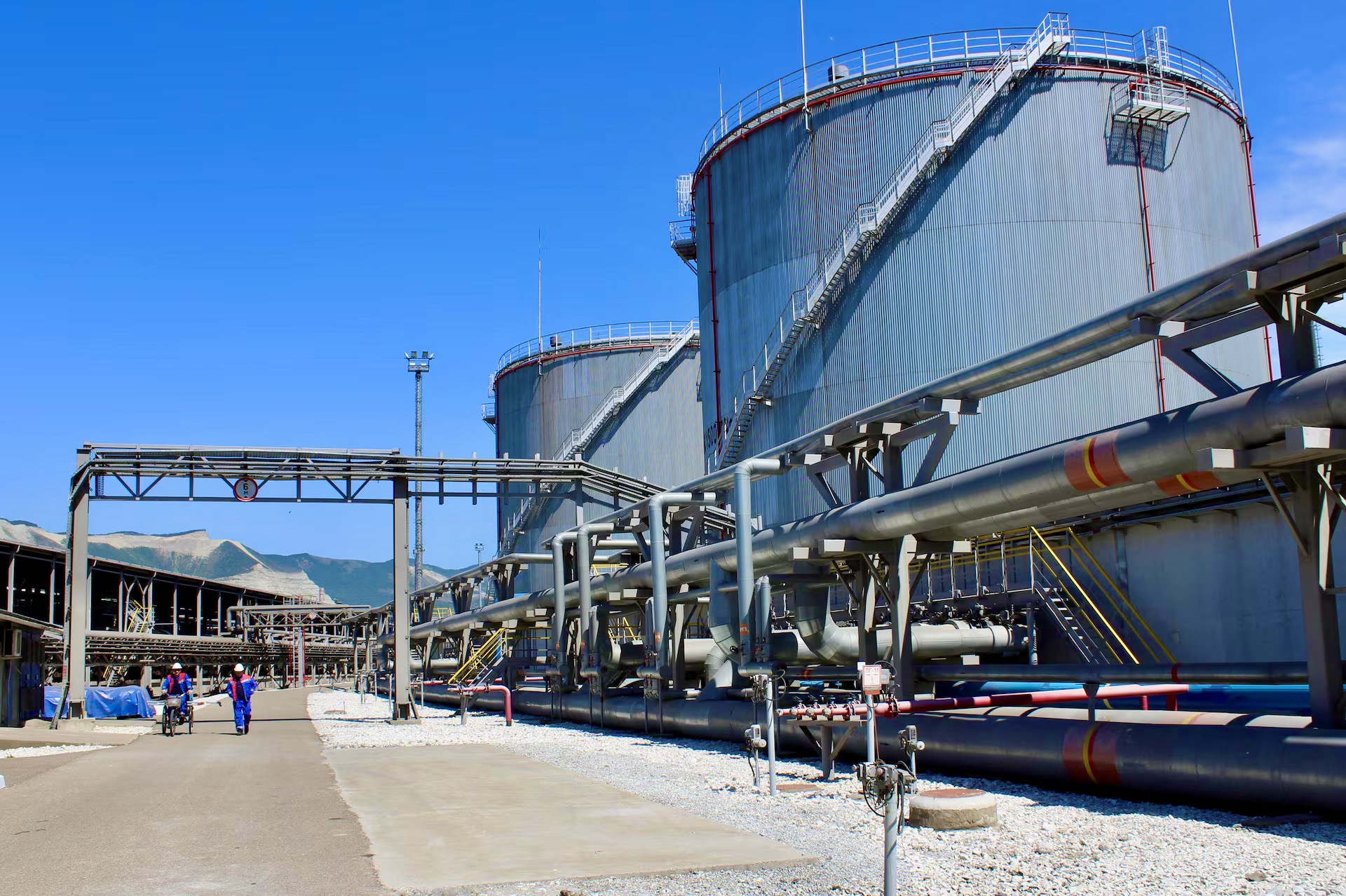 Kazakhstan Suspends Oil Exports Through Novorossiysk After Drone Strikes