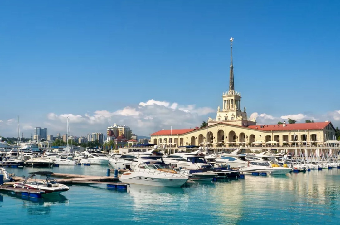 Summer Tourism in Russia: Anapa Grows, Crimea and Sochi Lose Tourists