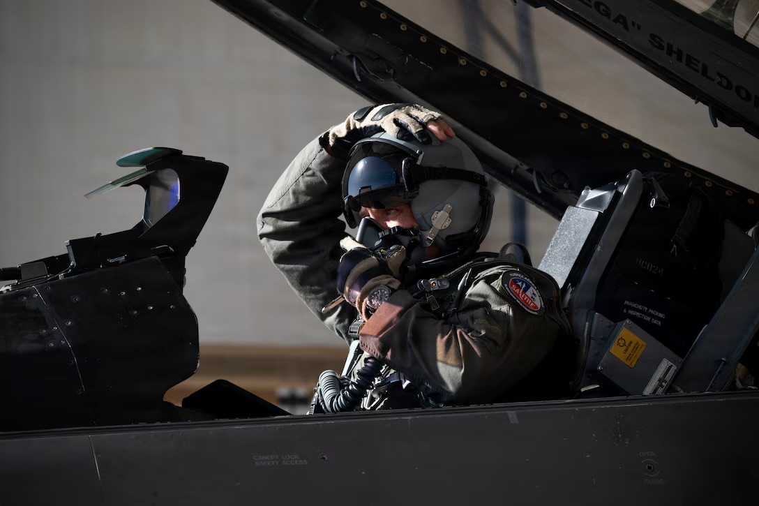 US Bombs Iran for Third Consecutive Night and Reimposes Naval Blockade