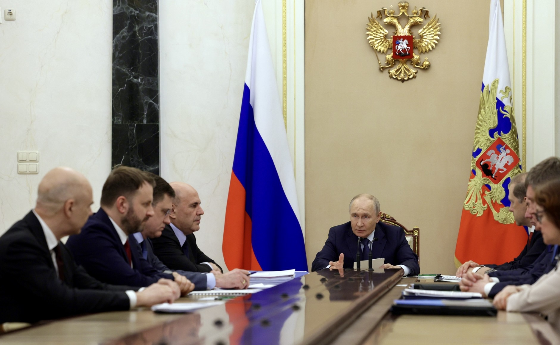 Ruble Falls, Oil Prices Rise — Putin Seeks Ways to Support Regions