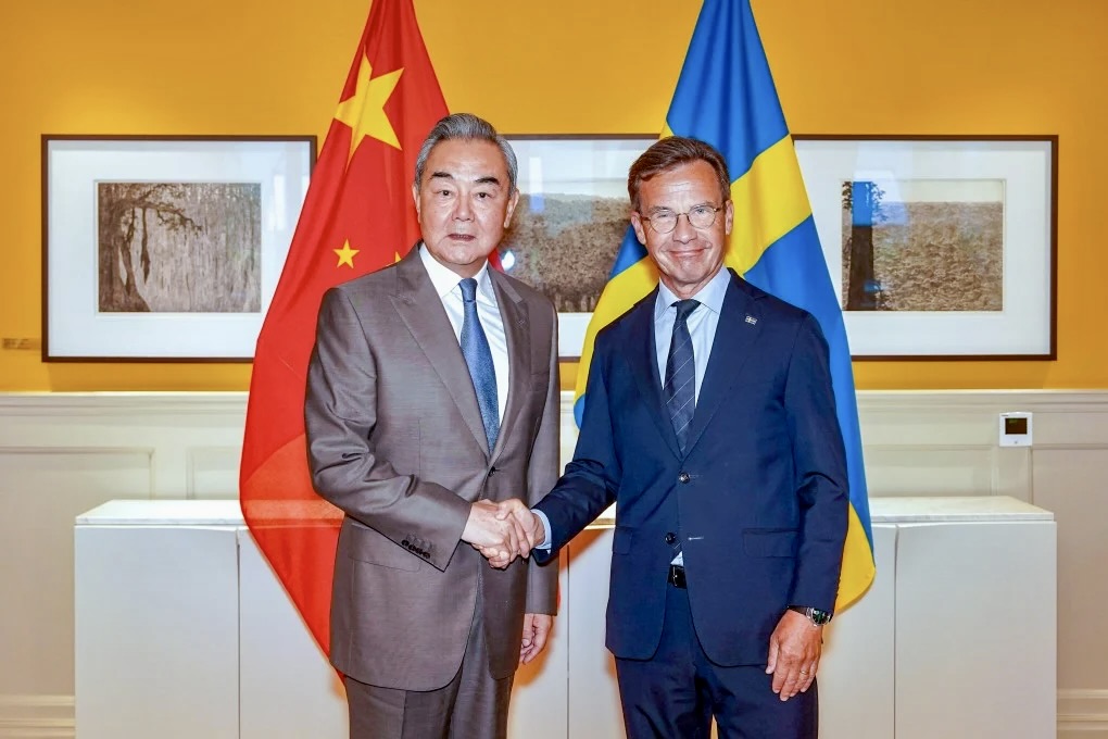 Wang Yi Urges European Business to Deepen Cooperation with China