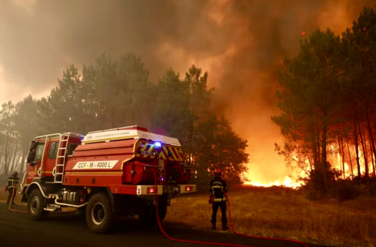 France and Spain Evacuate More Than 200,000 People Due to Wildfires
