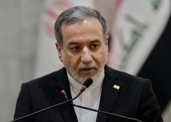 Iranian Foreign Minister Arrives in Oman for Hormuz Talks