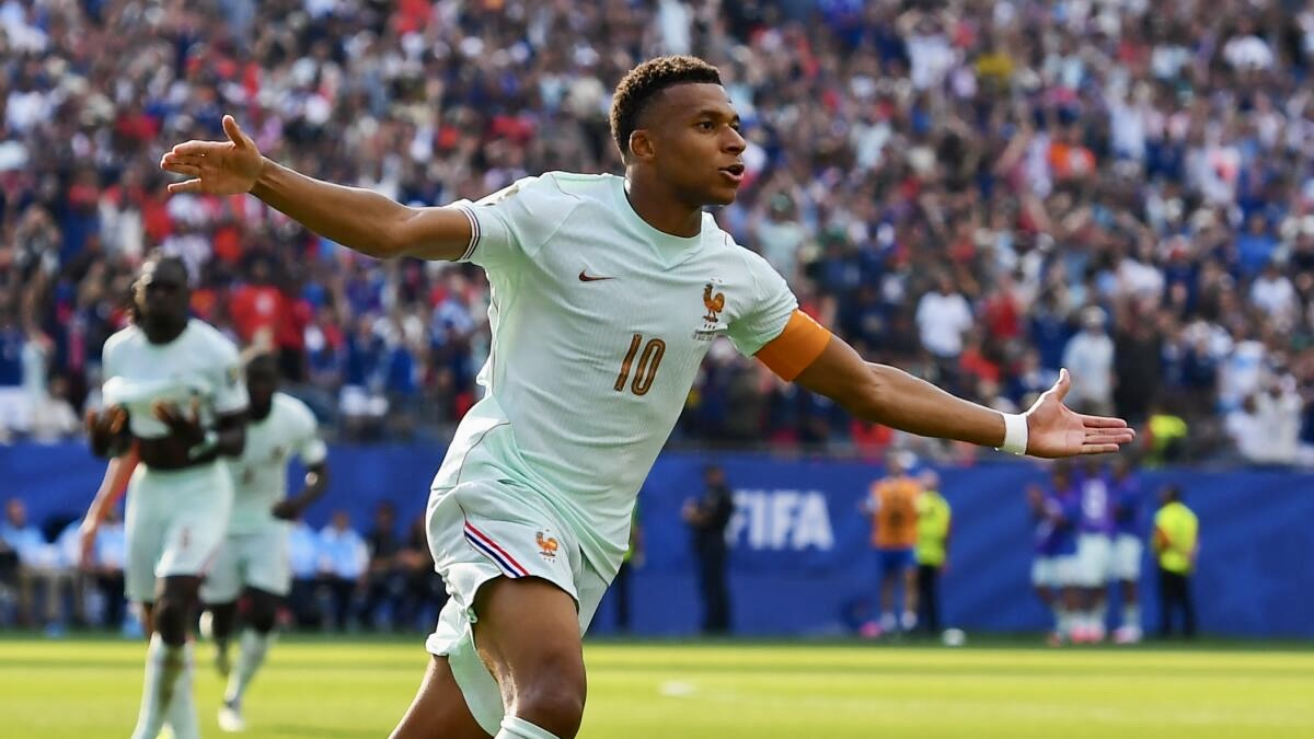 France Confidently Defeats Morocco 2-0 and Advances to World Cup Semifinals