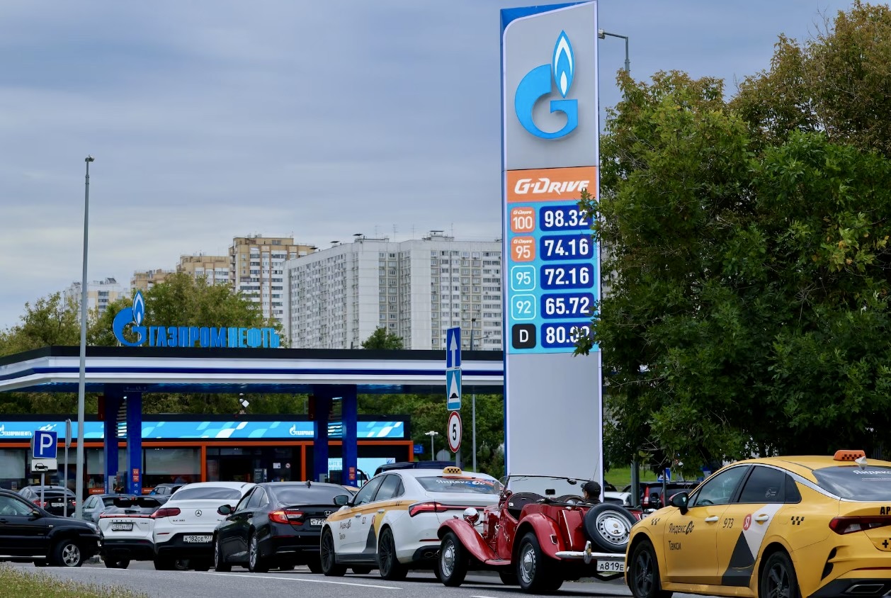 Putin: Fuel Market Situation Under Government Control