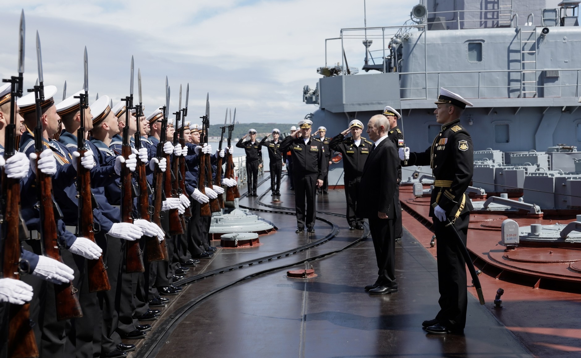 Putin Visits Kuril Islands for First Time