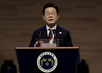 South Korean President Calls for Peace Talks with North Korea