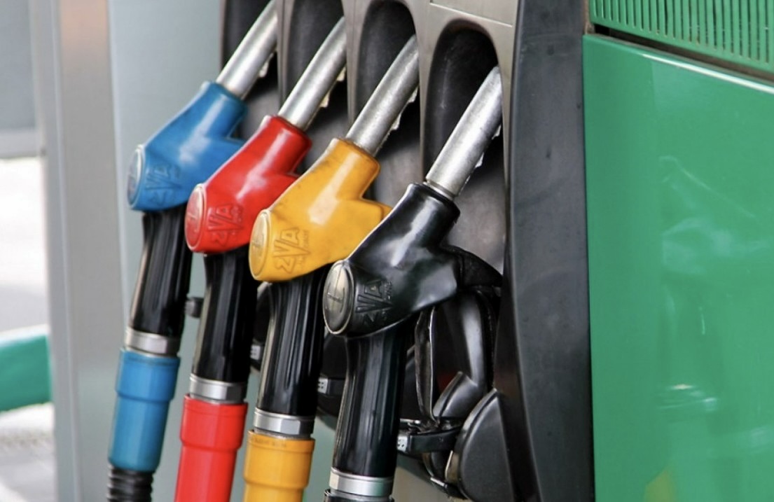 Russian Gasoline Prices Finally Fall for First Time Since Crisis Began