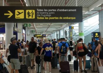 EU Border Checks Double Queues at Major Airports