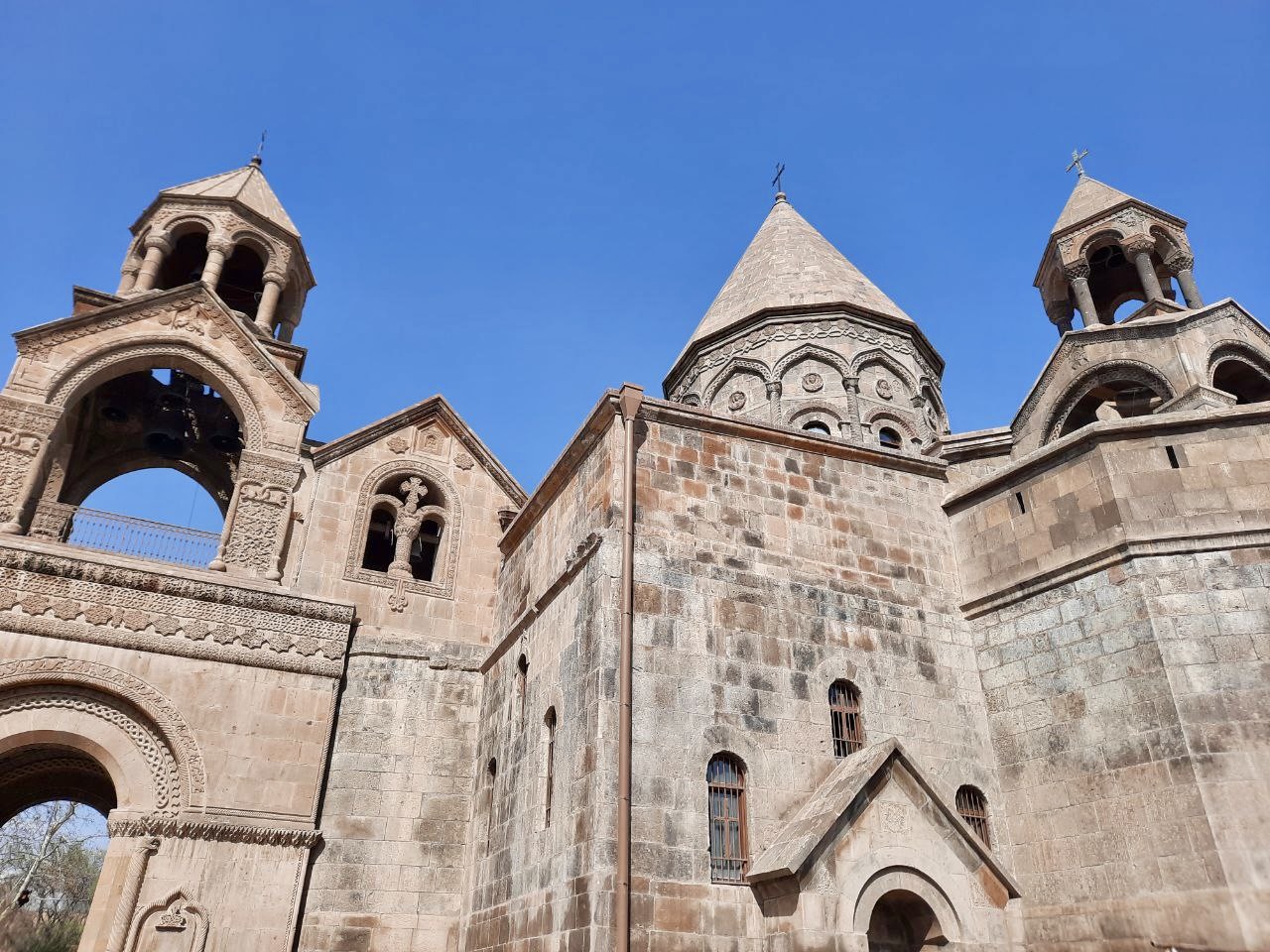 Armenian Diaspora Rallies Behind Garegin II: Yerevan Challenges Church and Nation