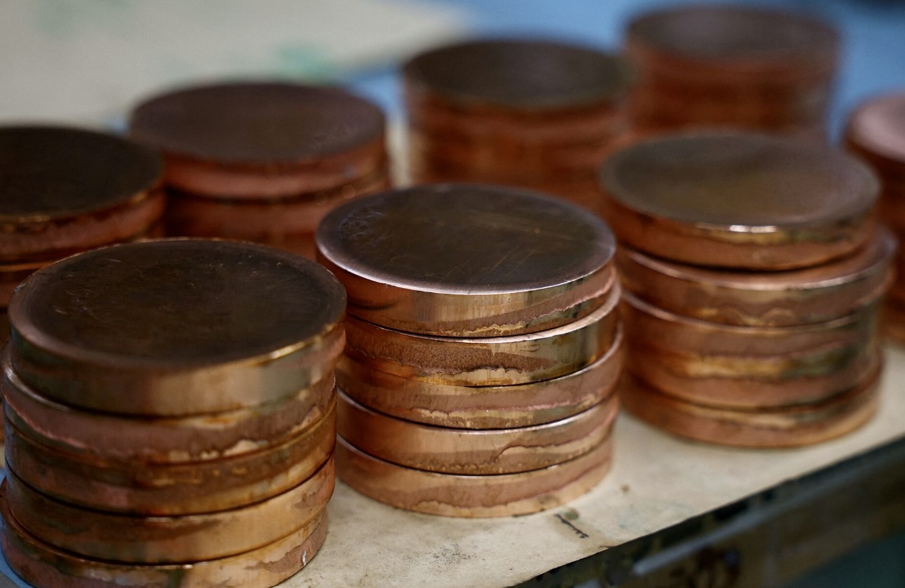 Copper Holds Above $14,000 a Tonne as Dollar Weakens