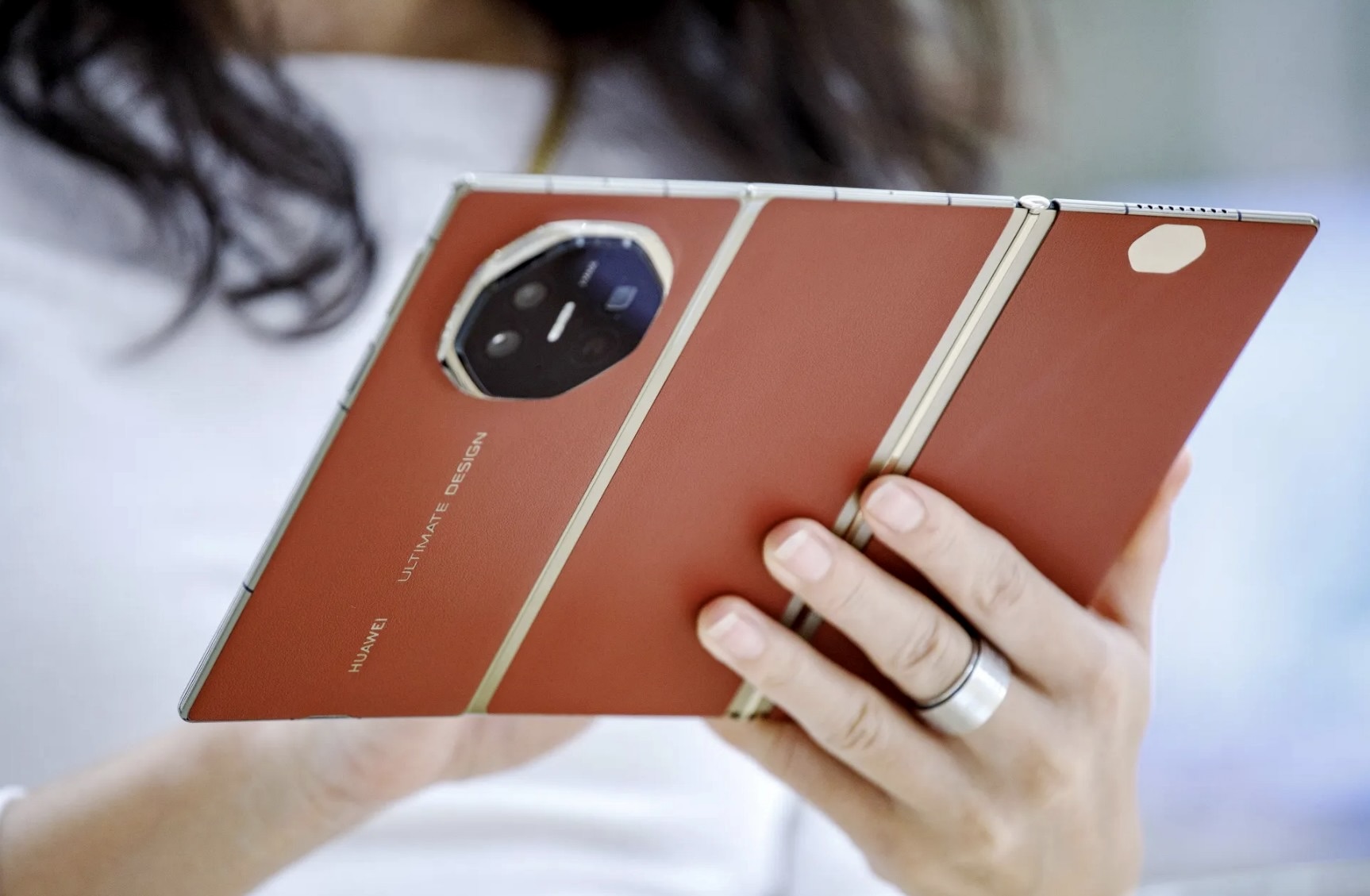 Huawei, Xiaomi and Apple Face Off in the Battle for the Foldable Smartphone
