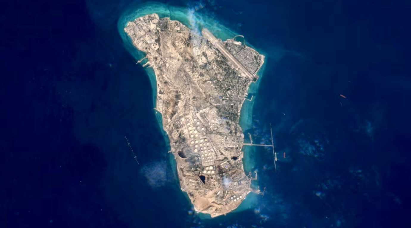 Explosions Near Kharg Island: Iran’s Main Oil Terminal Under Threat