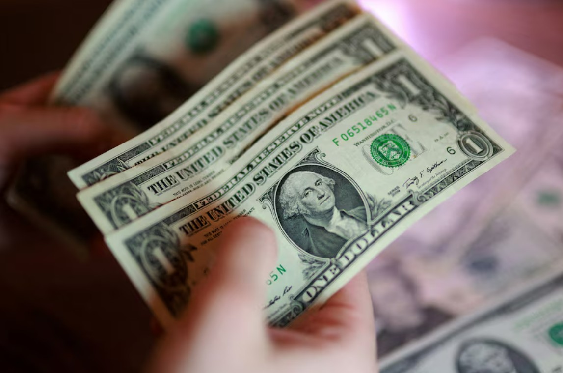 Dollar Rises on Oil and US Bond Yields