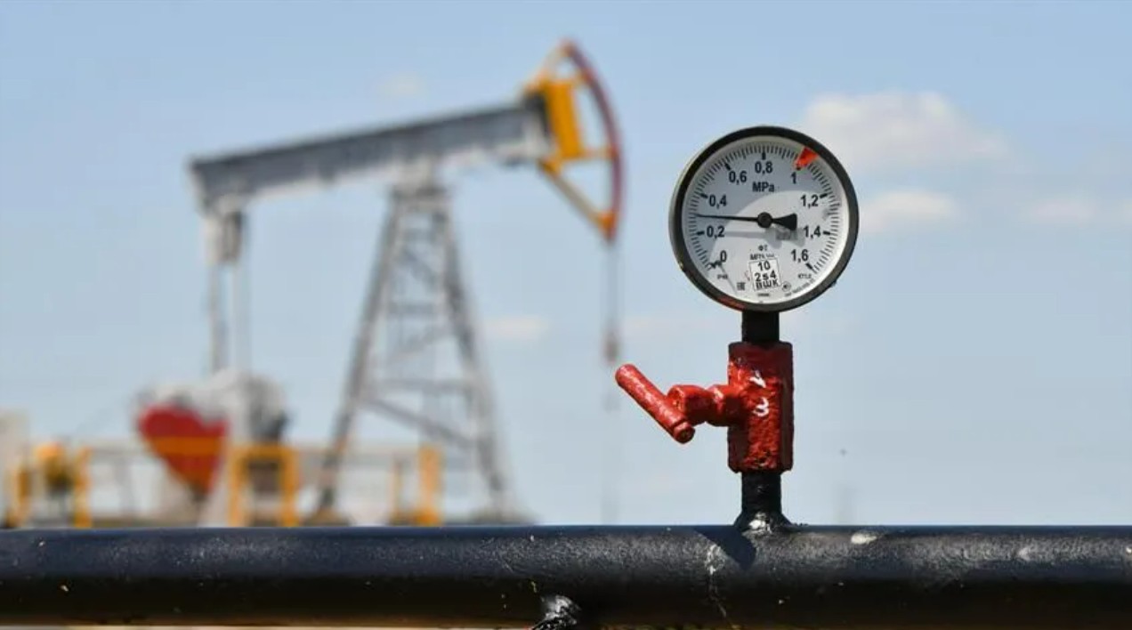 US and Iran: Strait of Hormuz, Oil, and Talks