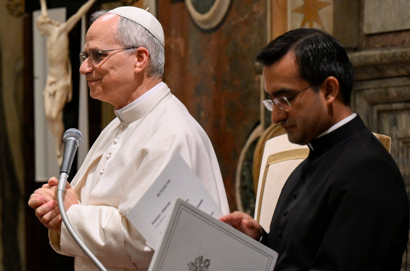 Pope Leo XIV Meets Catholic Leaders in Paris