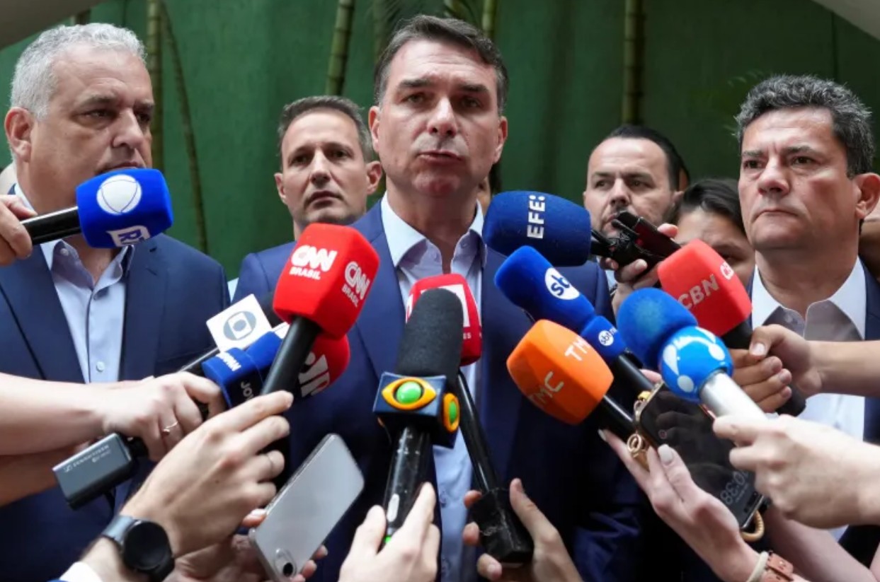 Bolsonaro Leads Opposition After Travel Ban