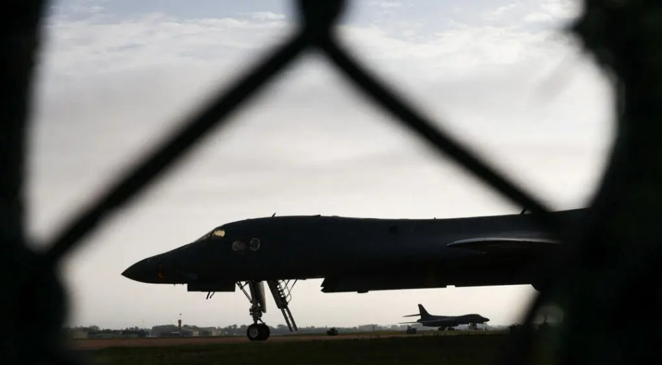 US Withdraws B-1 Bombers from UK Base