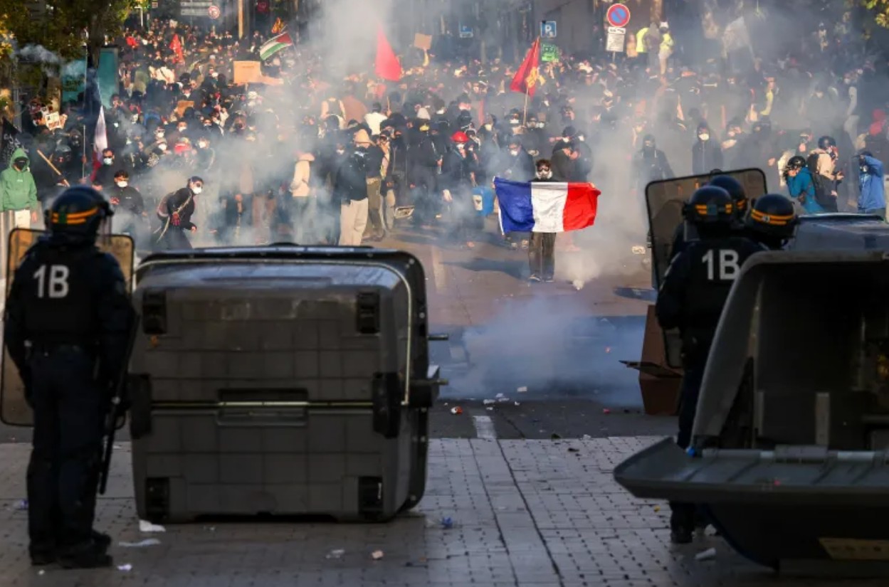 France to Recover Damages from Protesters