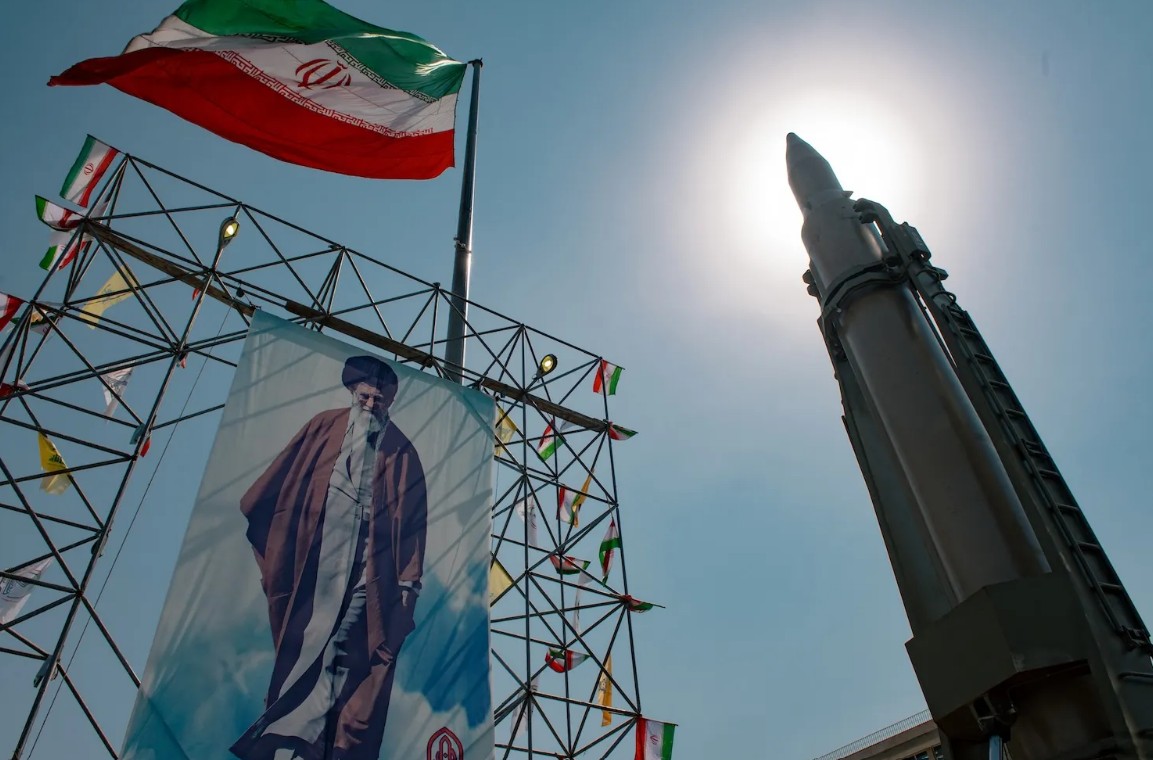 Iranians demand nuclear weapons