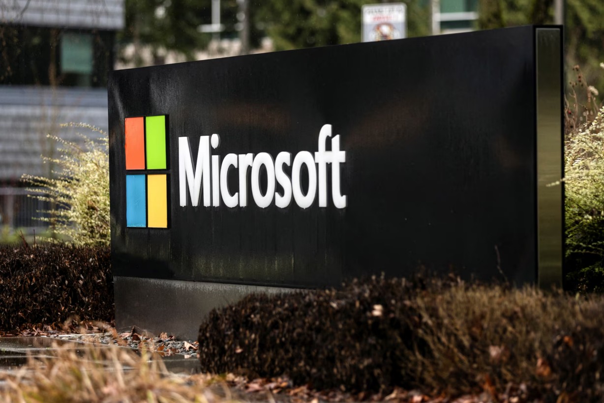 US Freezes Green Cards for Microsoft and IT Companies