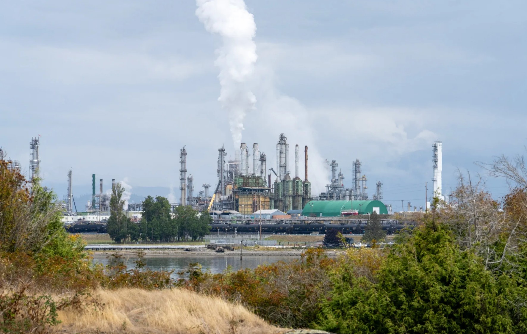 Physical Oil Cheapens as Futures Rally