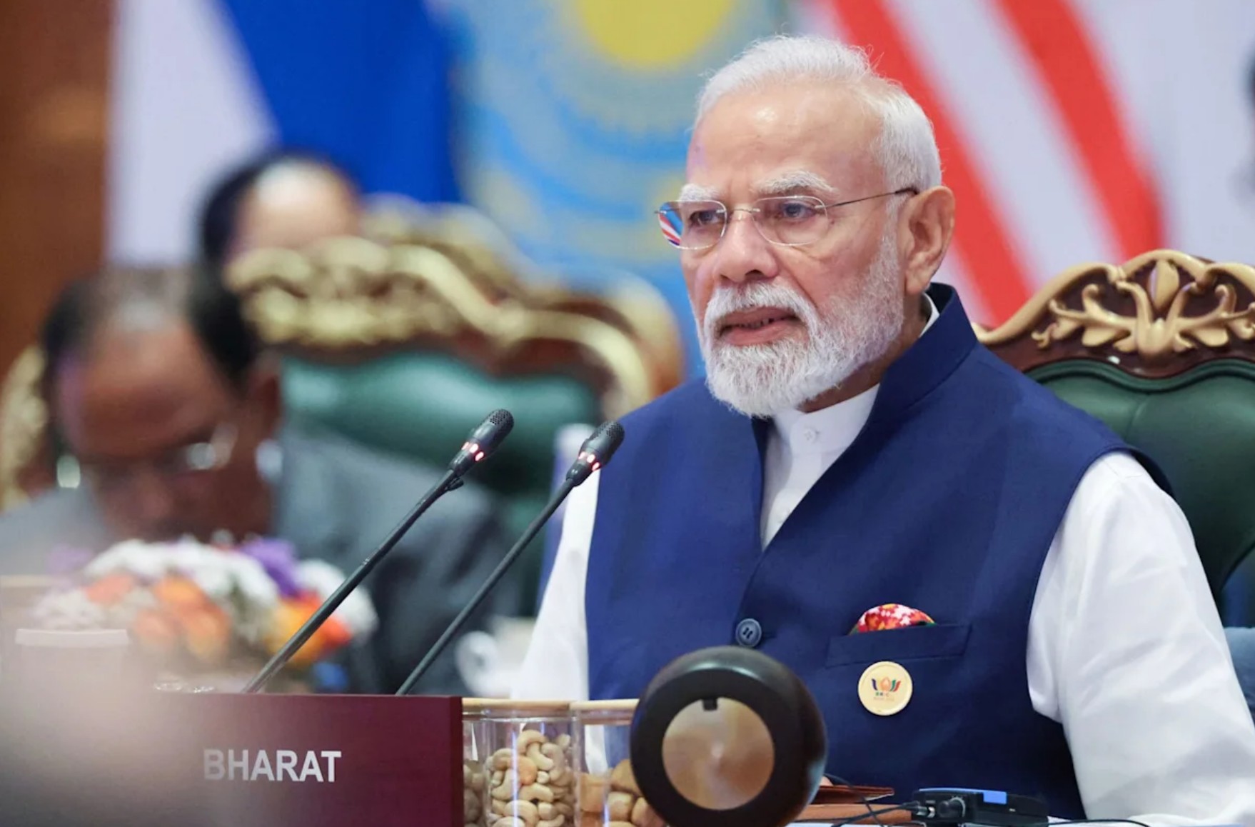 Modi Awards Pilot for Saving Passengers