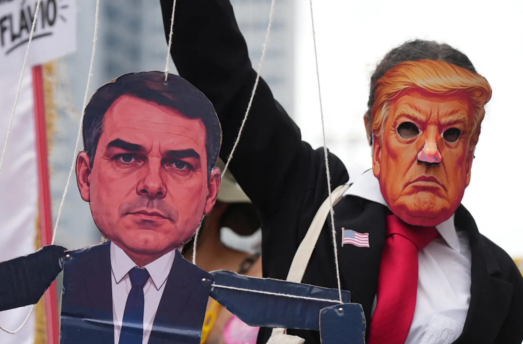 Trump Grants Asylum to Flávio Bolsonaro